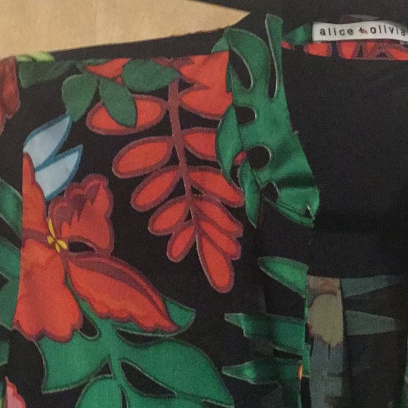 Alice + Olivia Amos Floral Burnout Long-Sleeve Top - Picture 4 of 8